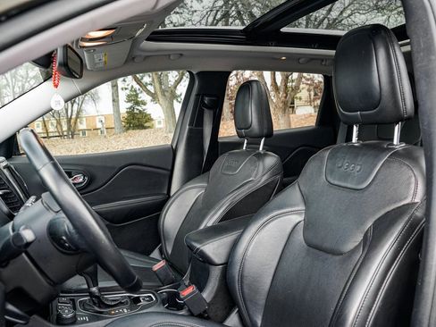 Used 2019 Jeep Cherokee Limited image 15