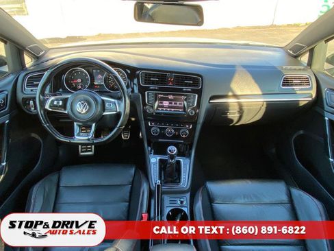 Used 2015 Volkswagen Golf 4-Door image 11