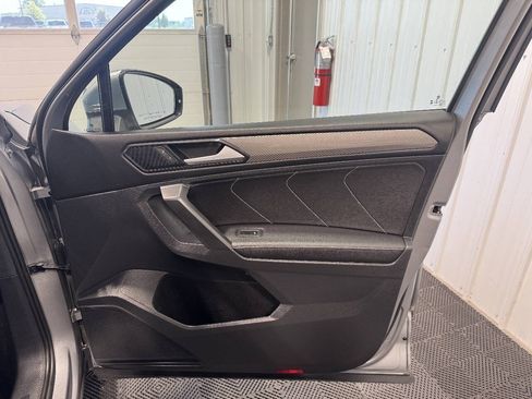 Used 2023 Volkswagen Tiguan SE AWD/4WD image 13
