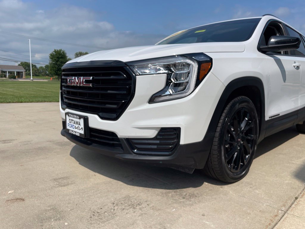 Used 2024 GMC Terrain SLE w/ Elevation Edition FWD image 14
