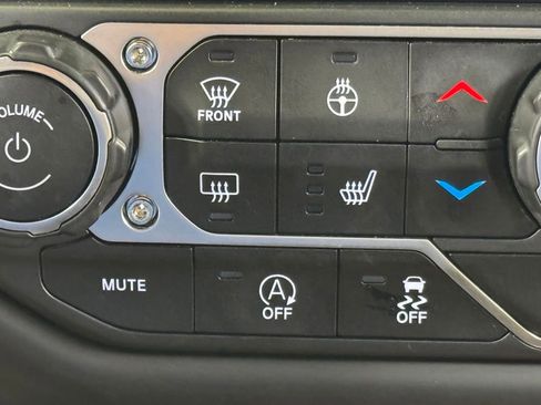 Used 2018 Jeep Wrangler Unlimited Sahara AWD/4WD image 37