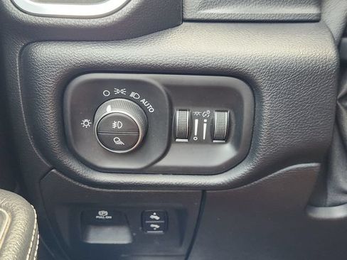 Used 2019 RAM 1500 Laramie RWD image 24