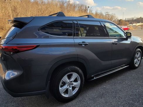 Used 2022 Toyota Highlander LE image 5