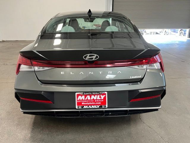 Used 2025 Hyundai Elantra Limited FWD image 4