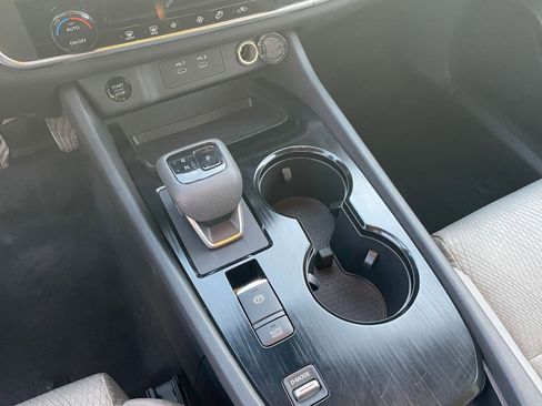 Used 2025 Nissan Rogue SV image 44