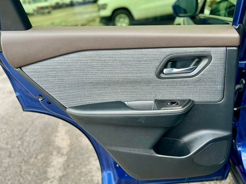 Used 2023 Nissan Rogue SV image 15