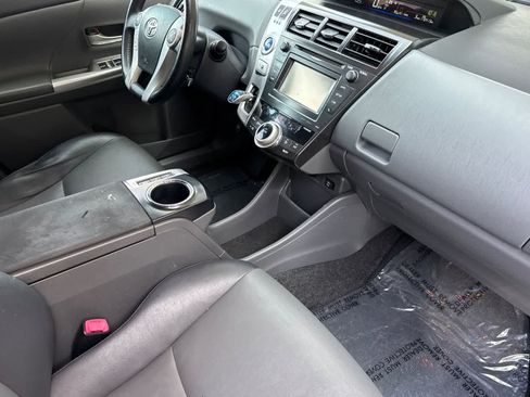 Used 2014 Toyota Prius V Five FWD image 18