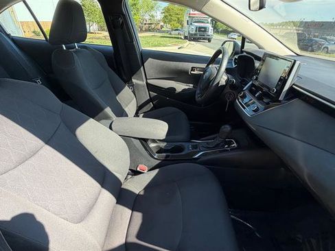 Used 2021 Toyota Corolla LE FWD image 18