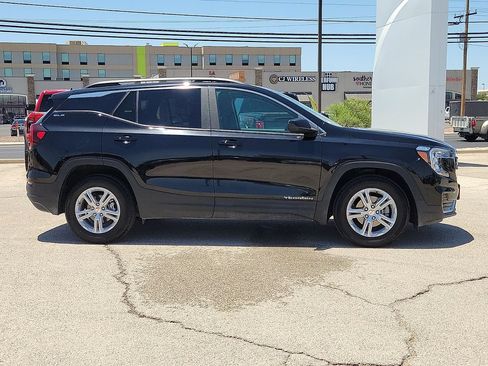 Used 2024 GMC Terrain SLE w/ Driver Convenience Package FWD image 6