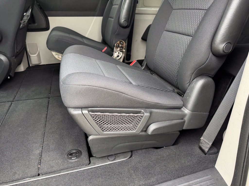 Used 2010 Dodge Grand Caravan SXT FWD image 8