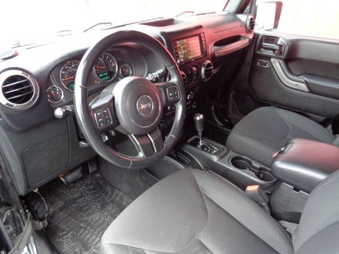 Used 2015 Jeep Wrangler Unlimited Sport w/ Quick Order Package 24S AWD/4WD image 2
