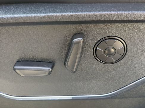 Used 2025 Ford F450 Platinum w/ FX4 Off-Road Package image 30