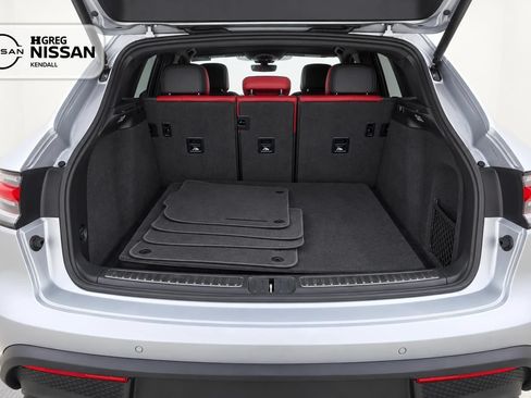 Used 2024 Porsche Macan AWD/4WD image 14