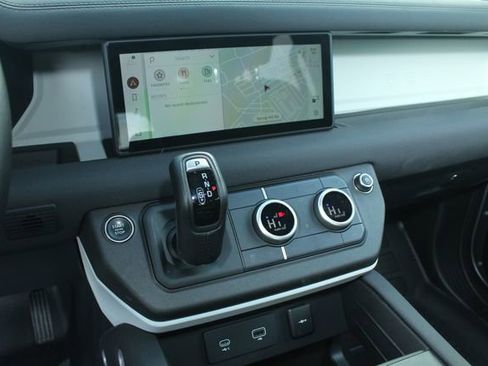 Used 2023 Land Rover Defender 110 image 16