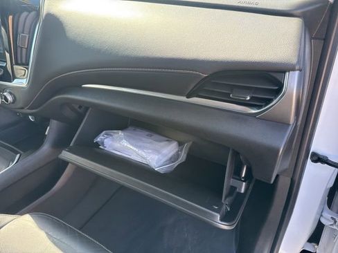 Used 2020 Chevrolet Traverse RS image 60