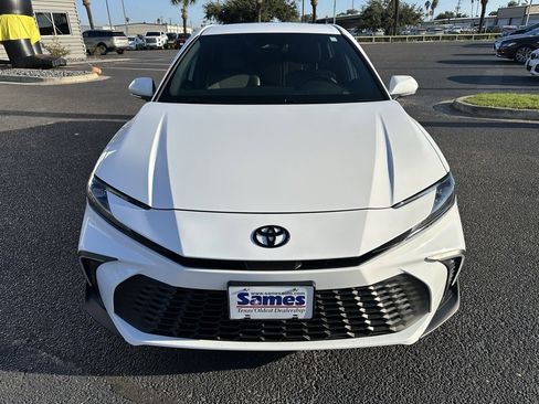 Used 2025 Toyota Camry LE image 9