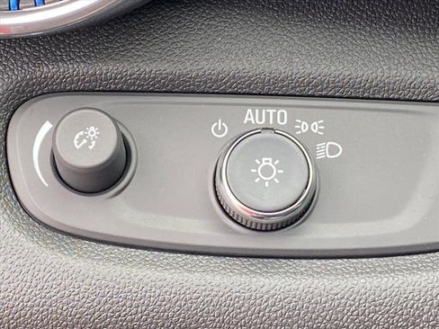 New 2026 Chevrolet Trax LT w/ Sunroof Package image 12