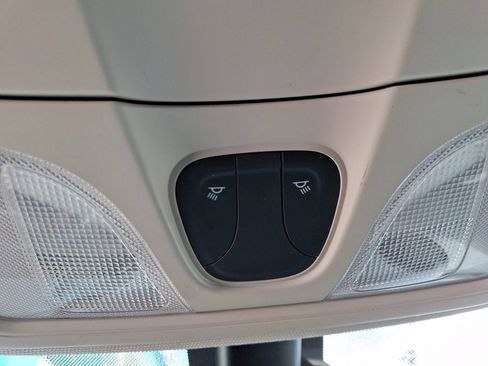 Used 2018 Jeep Cherokee Latitude w/ Cold Weather Group image 24