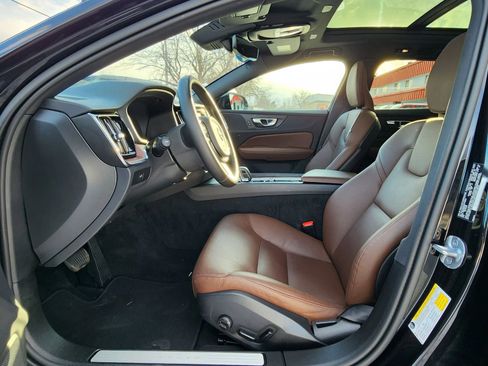 Used 2025 Volvo V60 B5 Cross Country Plus image 15