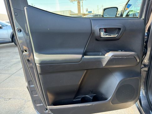 Used 2020 Toyota Tacoma TRD Sport w/ Technology Package AWD/4WD image 35