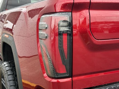 Used 2025 GMC Sierra 2500 AT4 w/ AT4 Premium Plus Package AWD/4WD image 9