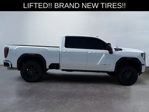 Used 2024 GMC Sierra 2500 AT4 w/ Technology Package AWD/4WD image 2