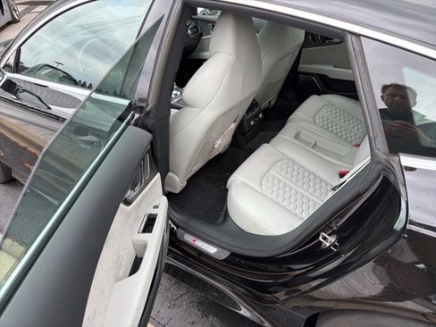 Used 2016 Audi RS 7 Prestige w/ RS 7 Dynamic Package image 16