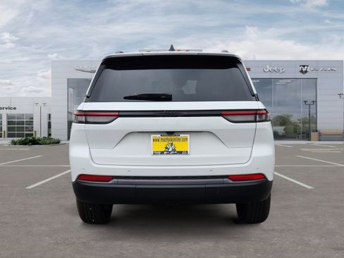 New 2026 Jeep Grand Cherokee Altitude RWD image 4
