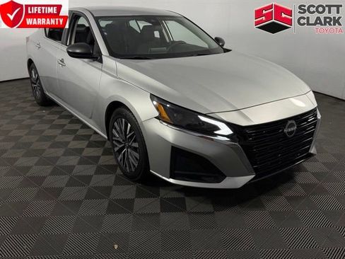 Used 2024 Nissan Altima 2.5 SV FWD image 1