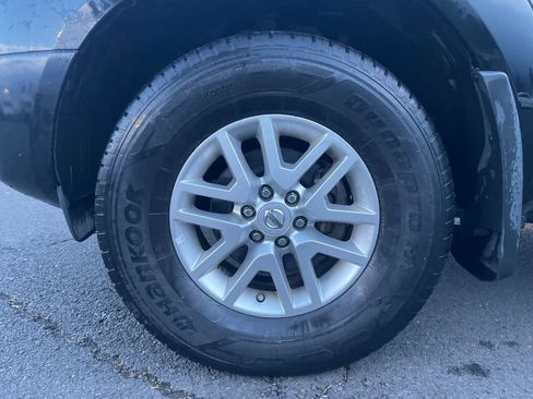 Used 2017 Nissan Frontier SV image 11