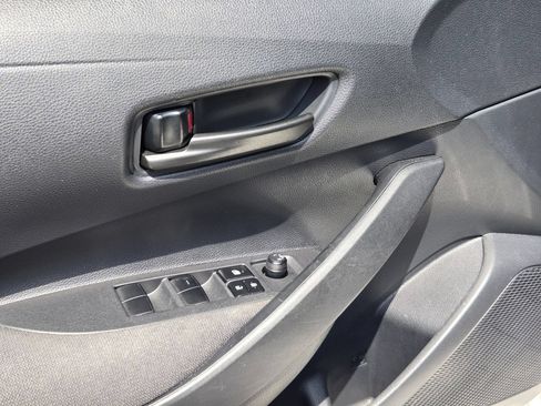 Used 2025 Toyota Corolla LE FWD image 11