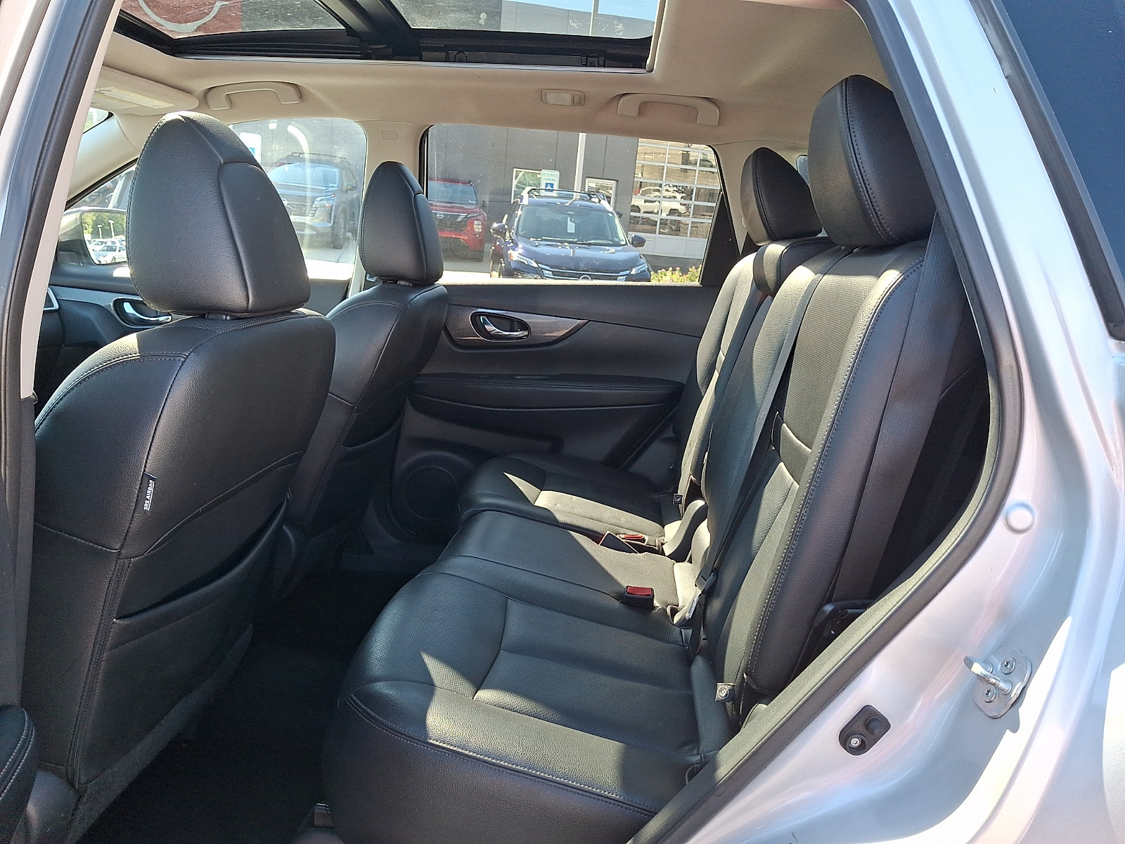 Used 2016 Nissan Rogue SL w/ SL Premium Package AWD/4WD image 10