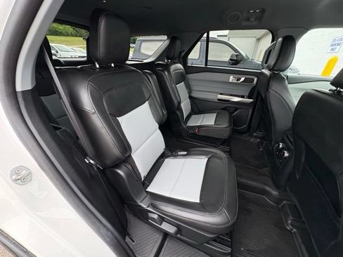 Used 2024 Ford Explorer XLT w/ Equipment Group 202A AWD/4WD image 31