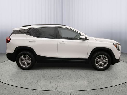 Used 2023 GMC Terrain SLE w/ Driver Convenience Package image 25