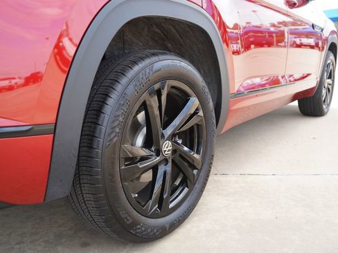 Used 2025 Volkswagen Atlas Cross Sport SEL R-Line image 8