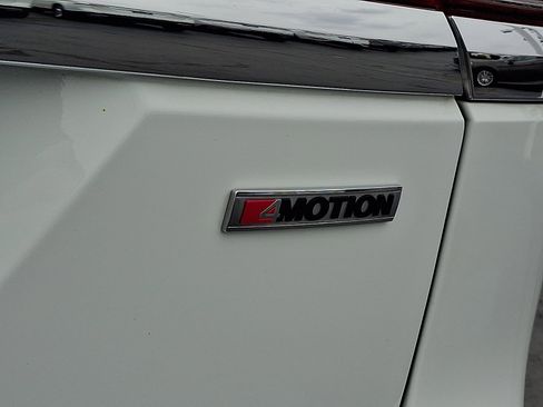 Certified 2022 Volkswagen Atlas SEL R-Line image 33