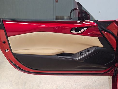 Used 2019 MAZDA MX-5 Miata RF Grand Touring RWD image 18