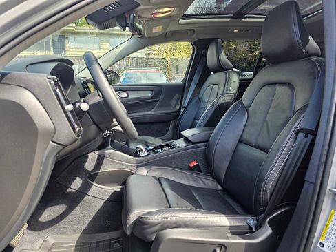 Used 2023 Volvo XC40 B5 Plus w/ Protection Package Premier image 21