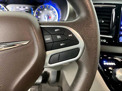 Used 2017 Chrysler Pacifica Touring Plus FWD image 23