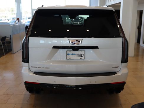 Used 2025 Cadillac Escalade V image 9