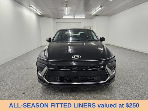 Used 2025 Hyundai Sonata SEL FWD image 2