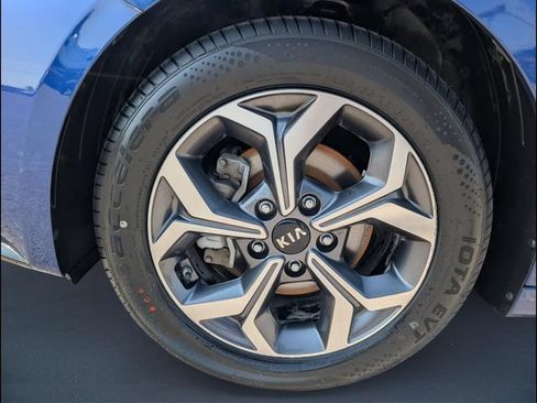 Used 2019 Kia Forte LXS FWD image 19