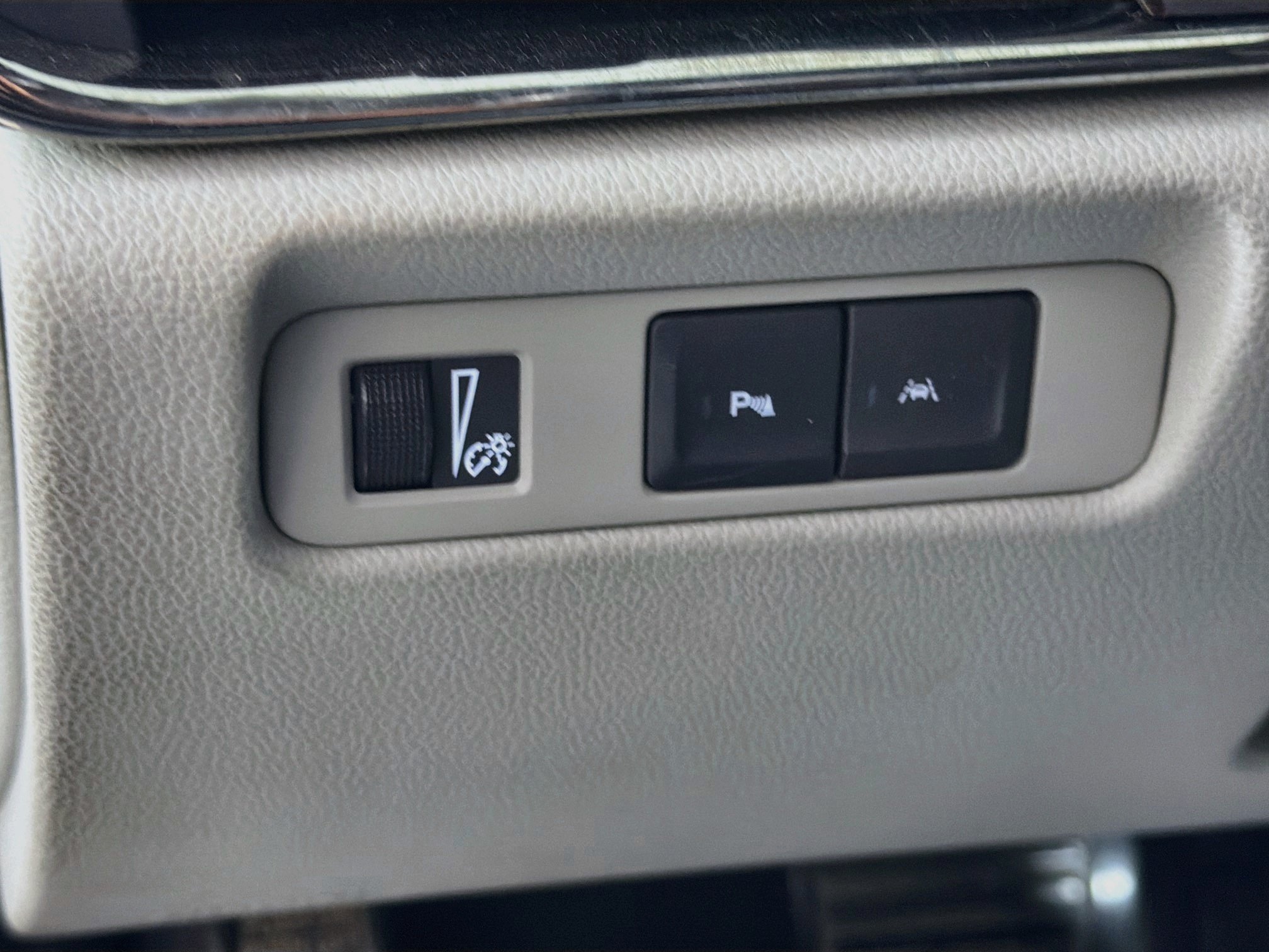 Used 2018 Cadillac ATS Luxury w/ Safety and Security Package RWD image 17