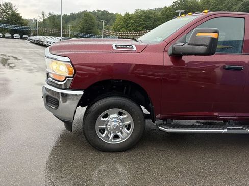 Used 2024 RAM 3500 Tradesman w/ Chrome Appearance Group AWD/4WD image 10