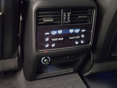 Used 2025 Porsche Cayenne Base image 12