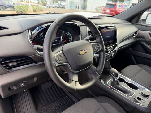 Used 2023 Chevrolet Traverse LT image 34