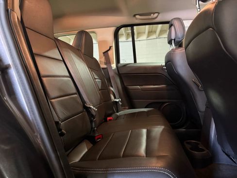 Used 2017 Jeep Patriot High Altitude AWD/4WD image 11