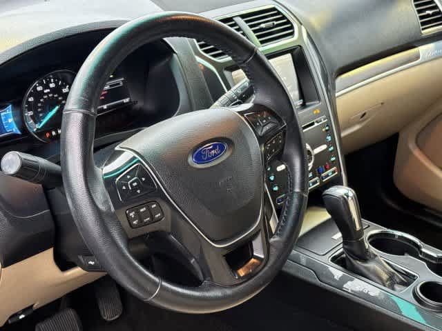 Used 2016 Ford Explorer Limited FWD image 2