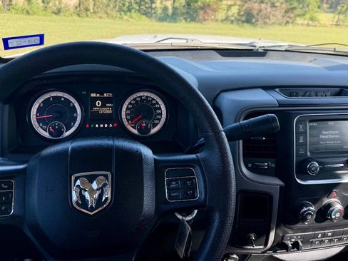 Used 2018 RAM 2500 Tradesman w/ Chrome Appearance Group RWD image 15
