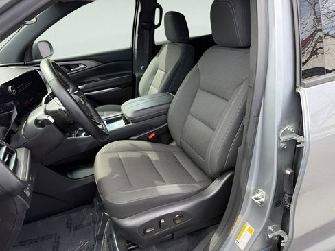 Used 2024 Chevrolet Traverse LT image 21